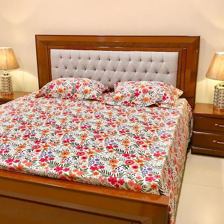 Atrium High Suite 2Bed Family Apartment Near Giga Mall Исламабад Экстерьер фото
